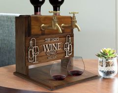 BK Gift Kişiye Özel Kabartma İsimli Çift Musluklu Doğal Ahşap Şarap Standı, İçki Standı, Doğum Günü Hediyesi, Ev Hediyesi, Erkek Hediye-5