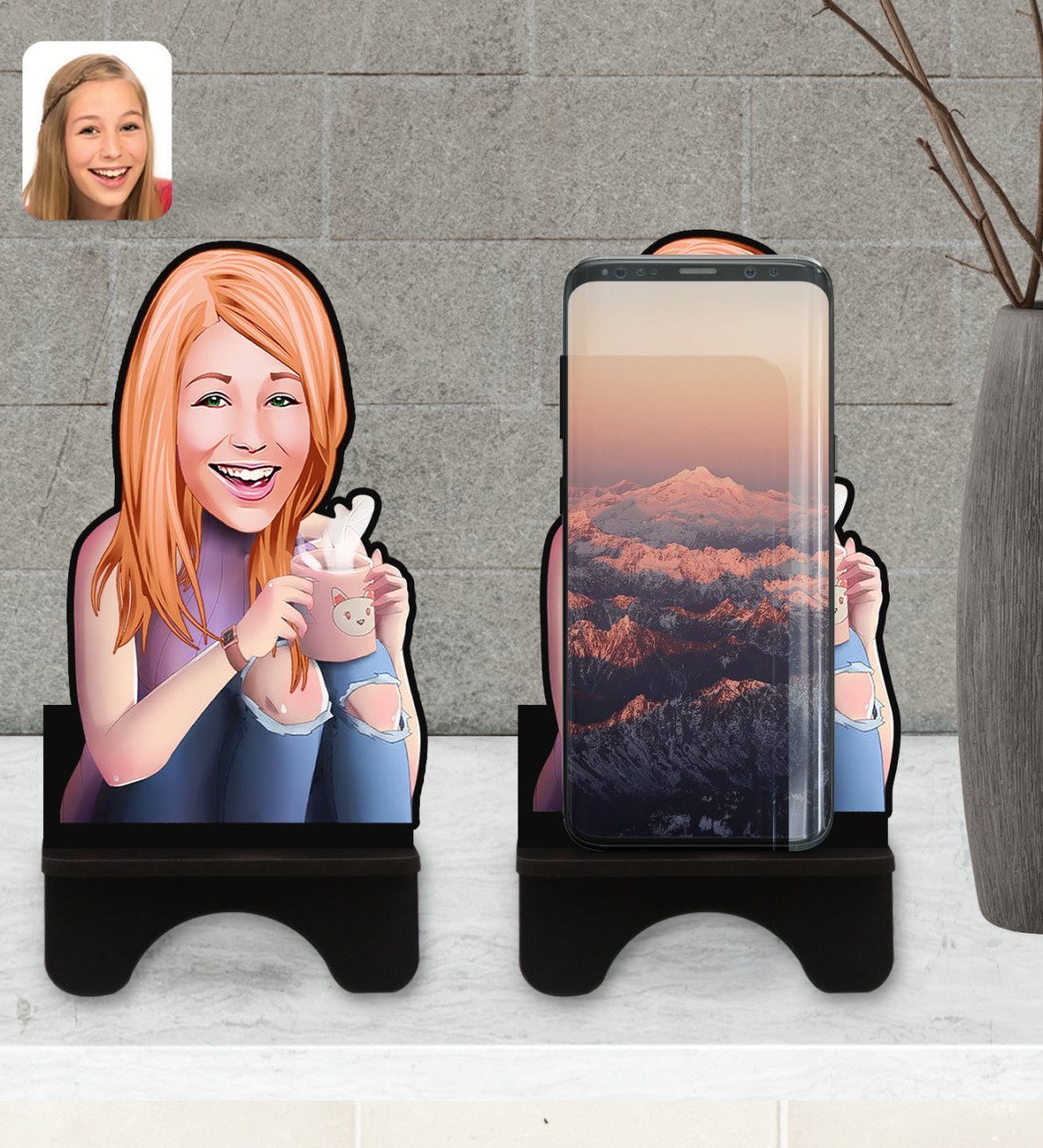 Kişiye Özel Kadın Karikatürlü Ahşap Biblo Telefon Standı-103