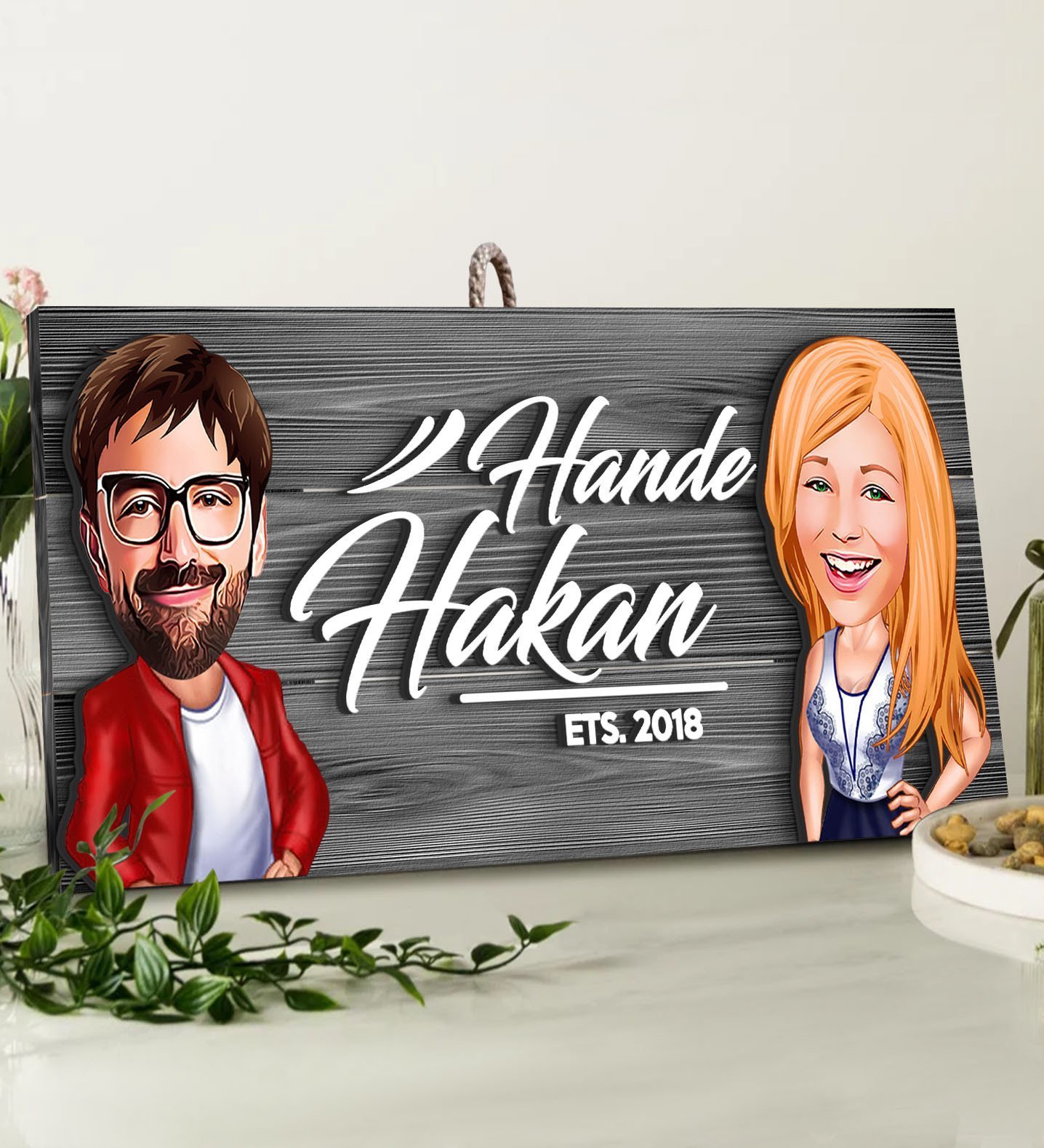 BK Gift Kişiye Özel Sevgililer Karikatürlü Gri Dekoratif Ahşap Tabela