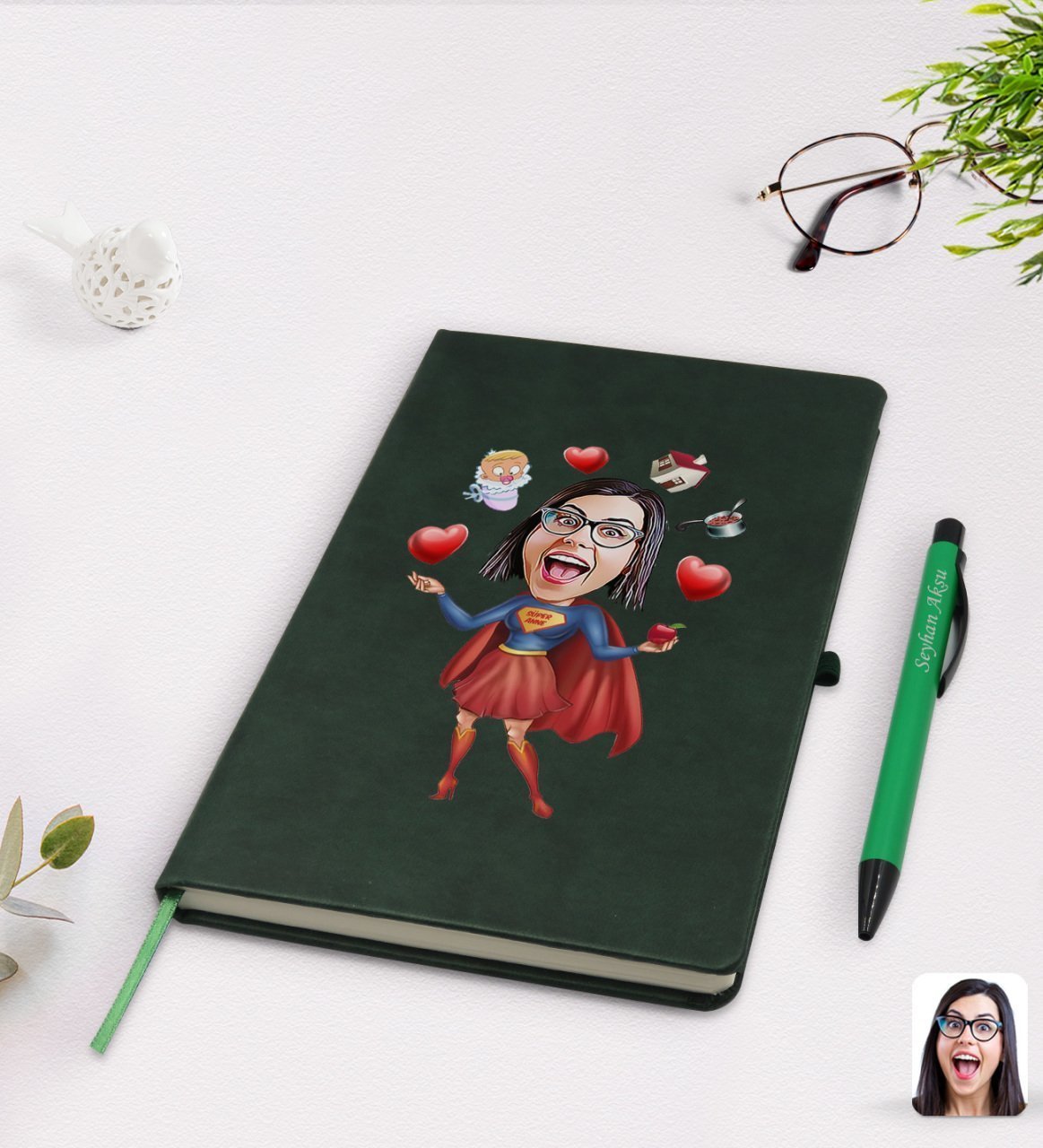 Kişiye Özel Süper Anne Karikatürlü Yeşil Termo Deri Defter Kalem Seti Model 1