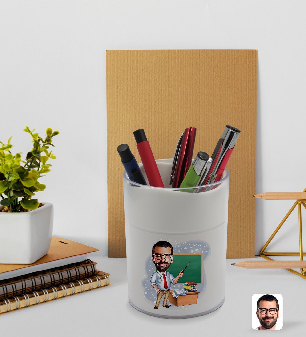 BK Gift Kişiye Özel Erkek Öğretmen Karikatürlü Beyaz Akrilik Kalemlik - Model 1