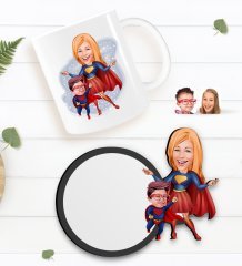Kişiye Özel Süper Anne ve Çocuk Karikatürlü Beyaz Kupa ve Ahşap Bardak Altlığı Hediye Seti-1
