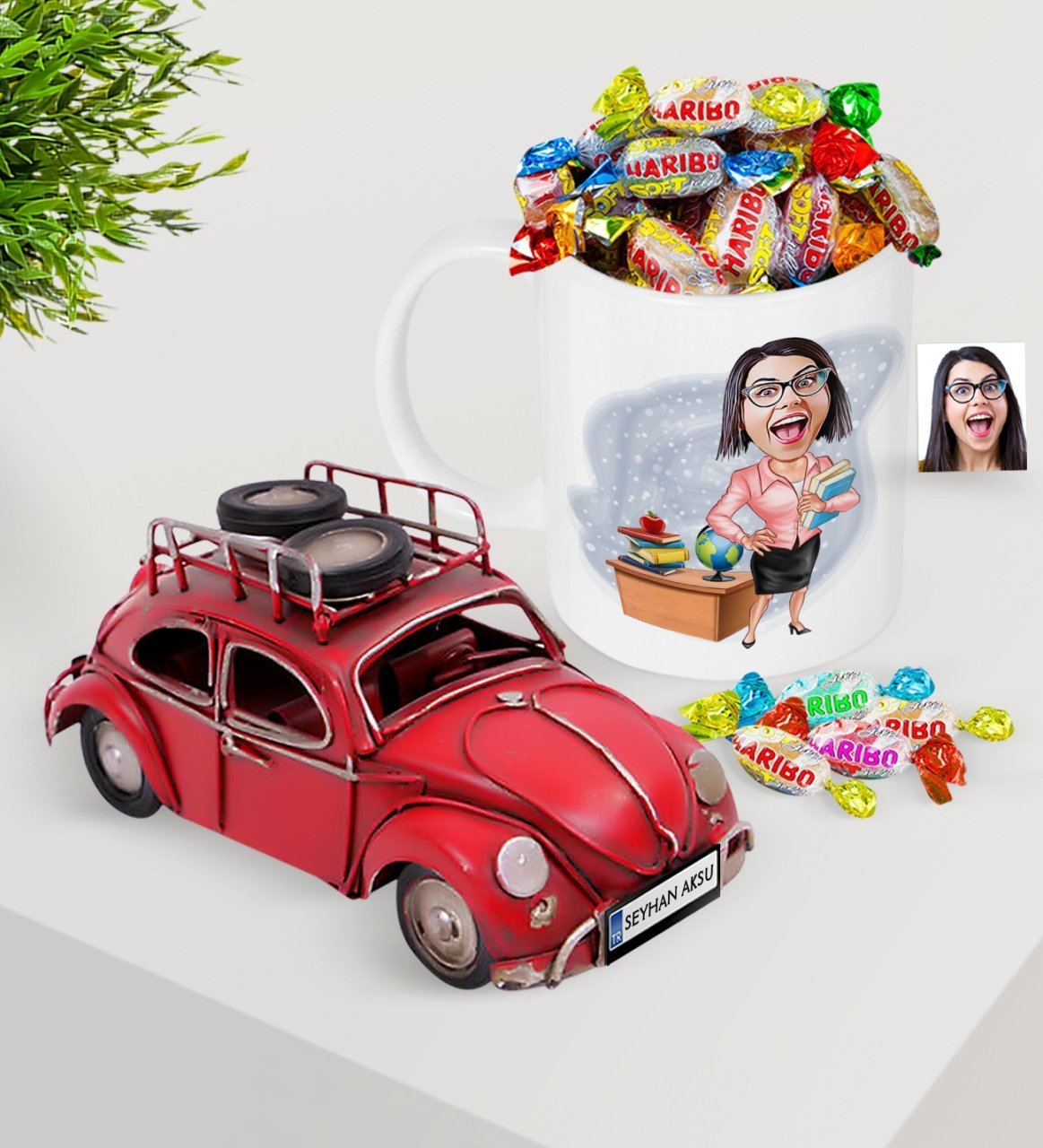 Kişiye Özel Bayan Öğretmen Plakalı Nostaljik Kırmızı Metal Vosvos ve Kupa Haribo Şeker Seti-5