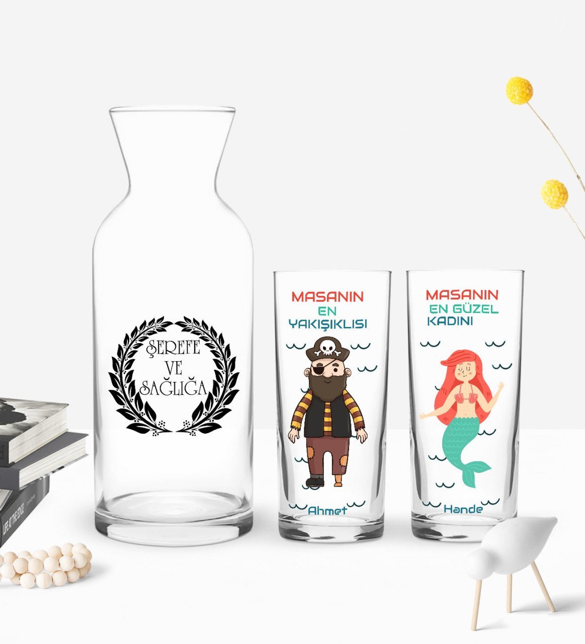 Kişiye Özel Renkli Baskılı Masanın En Yakışıklısı - En Güzel Kadını Tasarımlı İkili Rakı Bardağı ve Karaf Hediye Seti-1