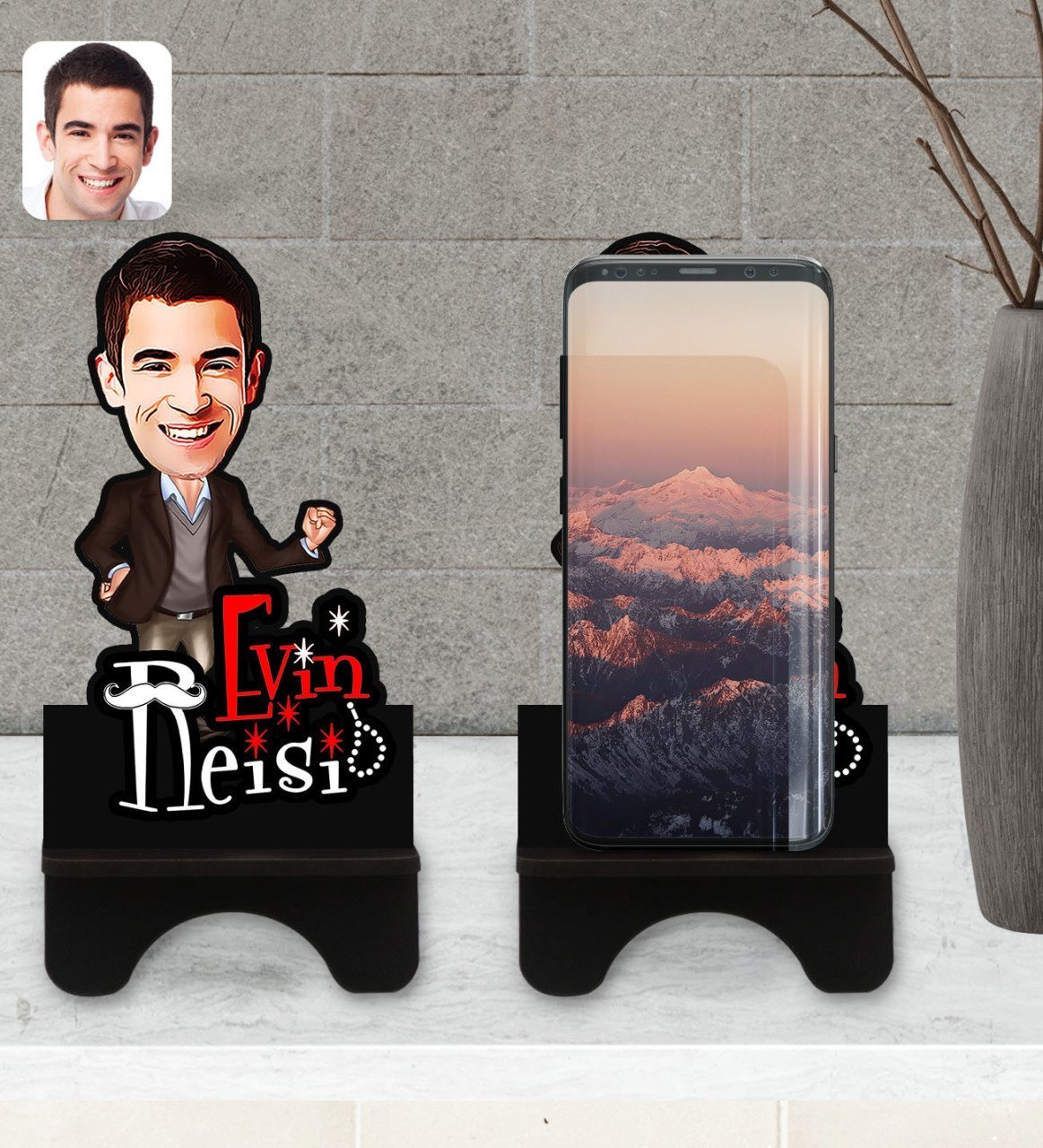 Kişiye Özel Evin Reisi Karikatürlü Ahşap Biblo Telefon Standı-2