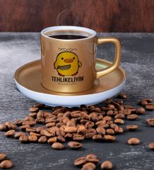 BK Gift Bebeğim Tehlikeliyim Tasarımlı Mat Altın Yaldız Renk Türk Kahvesi Fincanı-1, Renkli Türk Kahvesi Fincanı