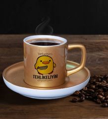 BK Gift Bebeğim Tehlikeliyim Tasarımlı Mat Altın Yaldız Renk Türk Kahvesi Fincanı-1, Renkli Türk Kahvesi Fincanı
