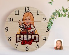 Kişiye Özel Kadın Barbekü Chef Karikatürlü Otantik Ahşap Palet Saat-1