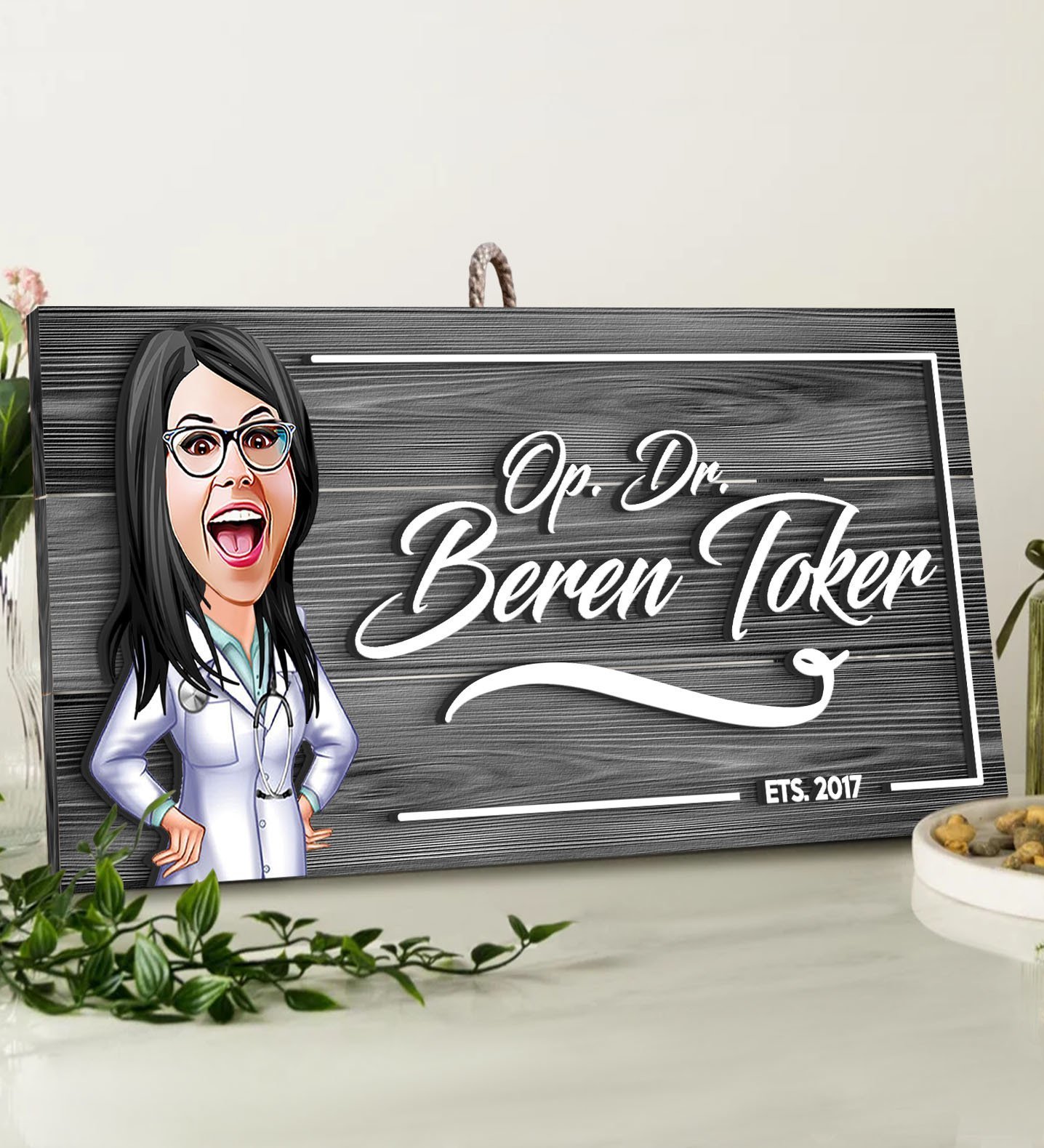 BK Gift Kişiye Özel Doktor Karikatürlü Gri Dekoratif Ahşap Tabela