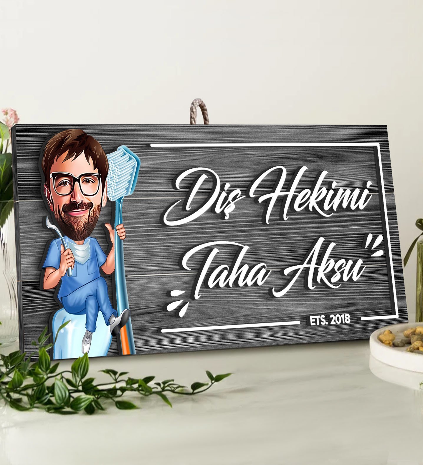 BK Gift Kişiye Özel Diş Hekimi Karikatürlü Gri Dekoratif Ahşap Tabela
