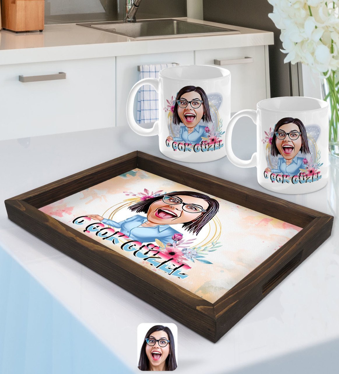 Kişiye Özel O Çok Güzel Karikatürlü Doğal Ahşap Tepsi ve 2’li Kupa Bardak Seti-1