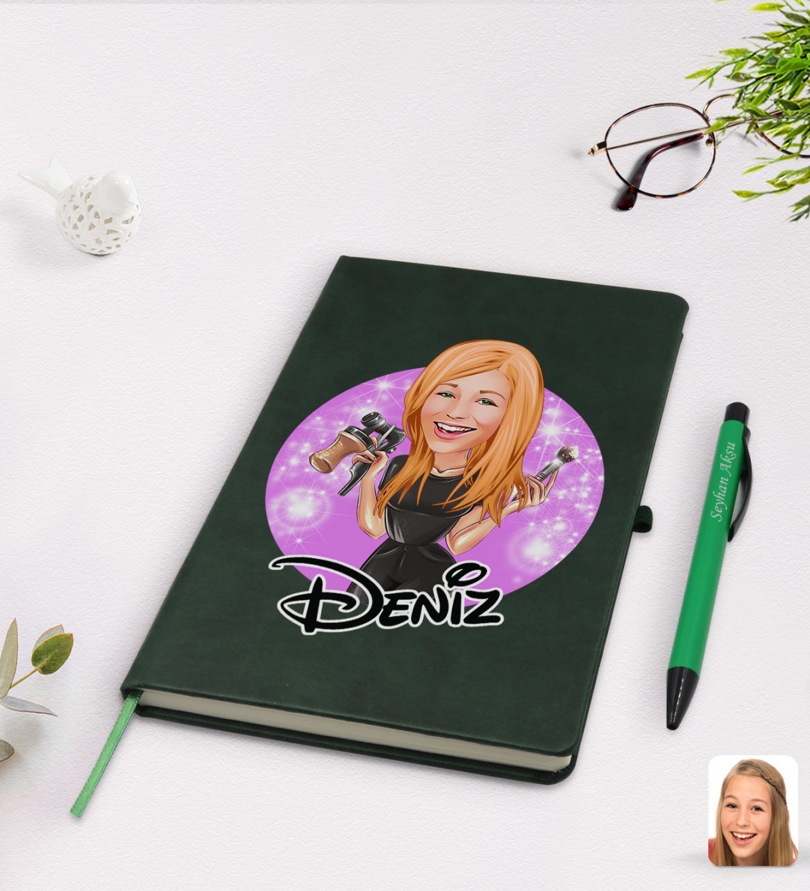 Kişiye Özel Kadın Güzellik Uzmanı Karikatürlü Yeşil Termo Deri Defter Kalem Seti Model 1