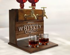 BK Gift Kişiye Özel Kabartma İsimli Çift Musluklu Doğal Ahşap Viski Standı, İçki Standı, Doğum Günü Hediyesi, Ev Hediyesi, Erkek Hediye-30