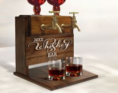 BK Gift Kişiye Özel Kabartma İsimli Çift Musluklu Doğal Ahşap Viski Standı, İçki Standı, Doğum Günü Hediyesi, Ev Hediyesi, Erkek Hediye-27