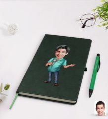 Kişiye Özel Erkek Şarkıcı Karikatürlü Yeşil Termo Deri Defter Kalem Seti Model 1