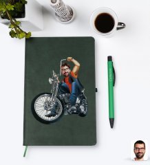 Kişiye Özel Erkek Motorcu Karikatürlü Yeşil Termo Deri Defter Kalem Seti Model 5