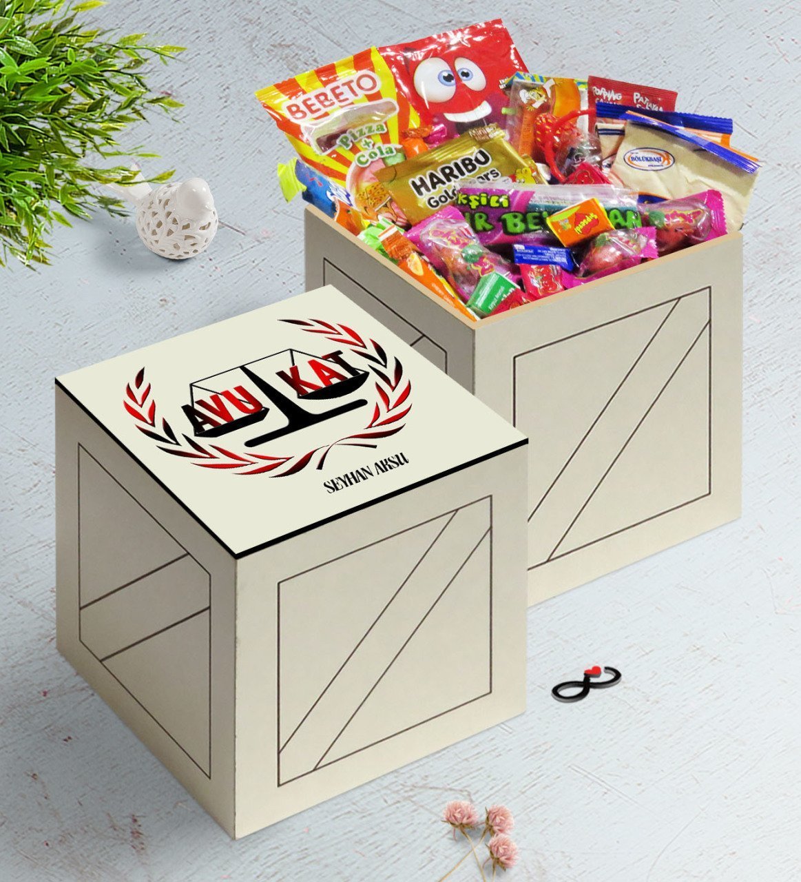 Kişiye Özel Avukat Ahşap Kutuda Nostaljik Lezzetler Hediye Seti-2