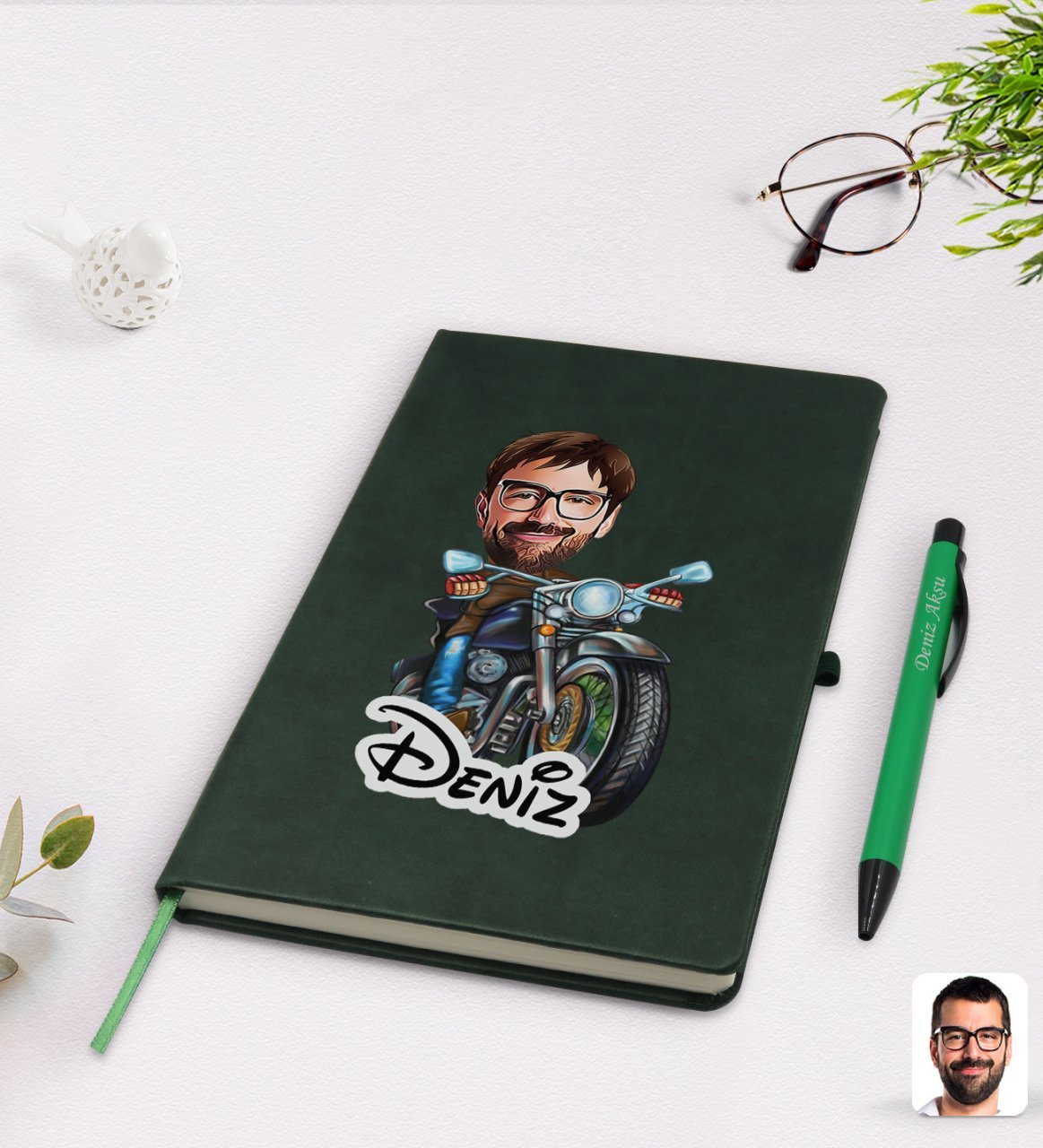 Kişiye Özel Erkek Motorcu Karikatürlü Yeşil Termo Deri Defter Kalem Seti Model 2