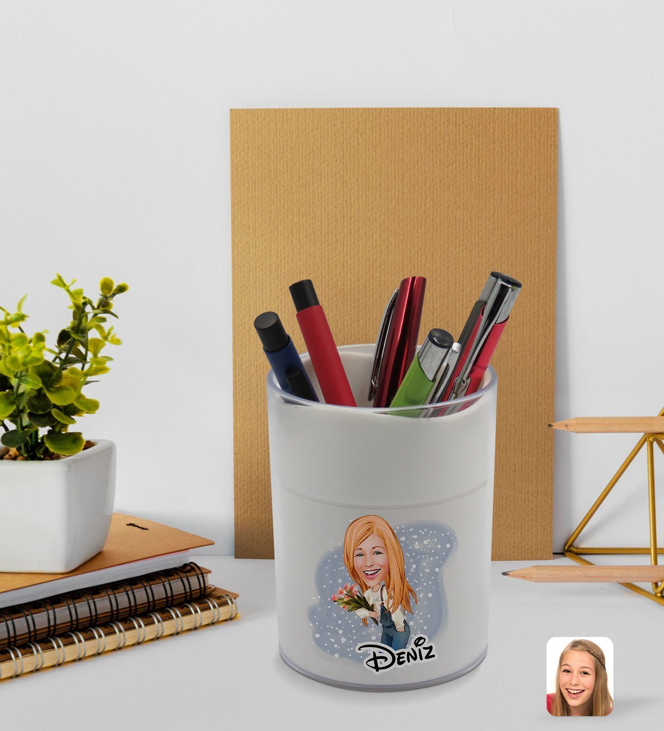BK Gift Kişiye Özel Kadın Karikatürlü Beyaz Akrilik Kalemlik - Model 13
