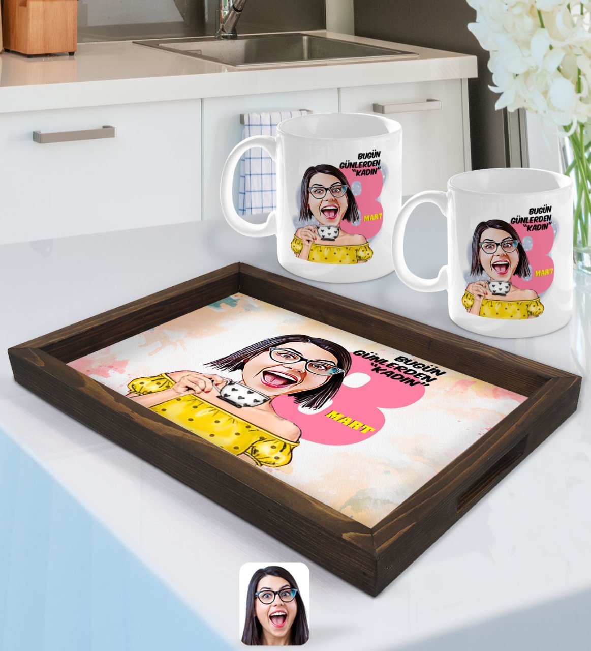 Kişiye Özel Kadınlar Günü Karikatürlü Doğal Ahşap Tepsi ve 2’li Kupa Bardak Seti-2