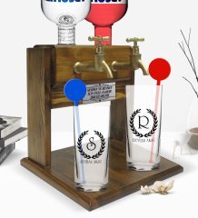 Kişiye Özel Renkli Baskılı Çelenk Baş Harfli İsimli İkili Vodka Bardağı ve Çift Musluklu Doğal Ahşap Vodka Standı-2