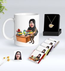 Kişiye Özel Bayan Öğretmen Karikatürlü Beyaz Kupa Çikolata ve İsimli Papatya Kolye Hediye Seti-8