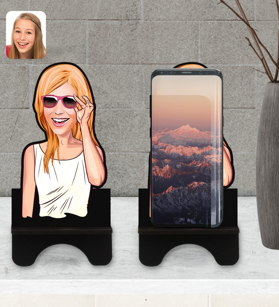 Kişiye Özel Kadın Karikatürlü Ahşap Biblo Telefon Standı-18