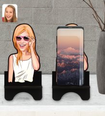 Kişiye Özel Kadın Karikatürlü Ahşap Biblo Telefon Standı-18