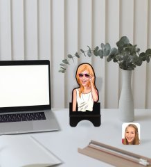Kişiye Özel Kadın Karikatürlü Ahşap Biblo Telefon Standı-18
