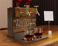 BK Gift Kişiye Özel Kabartma İsimli Çift Musluklu Doğal Ahşap Viski Standı, İçki Standı, Doğum Günü Hediyesi, Ev Hediyesi, Erkek Hediye-16