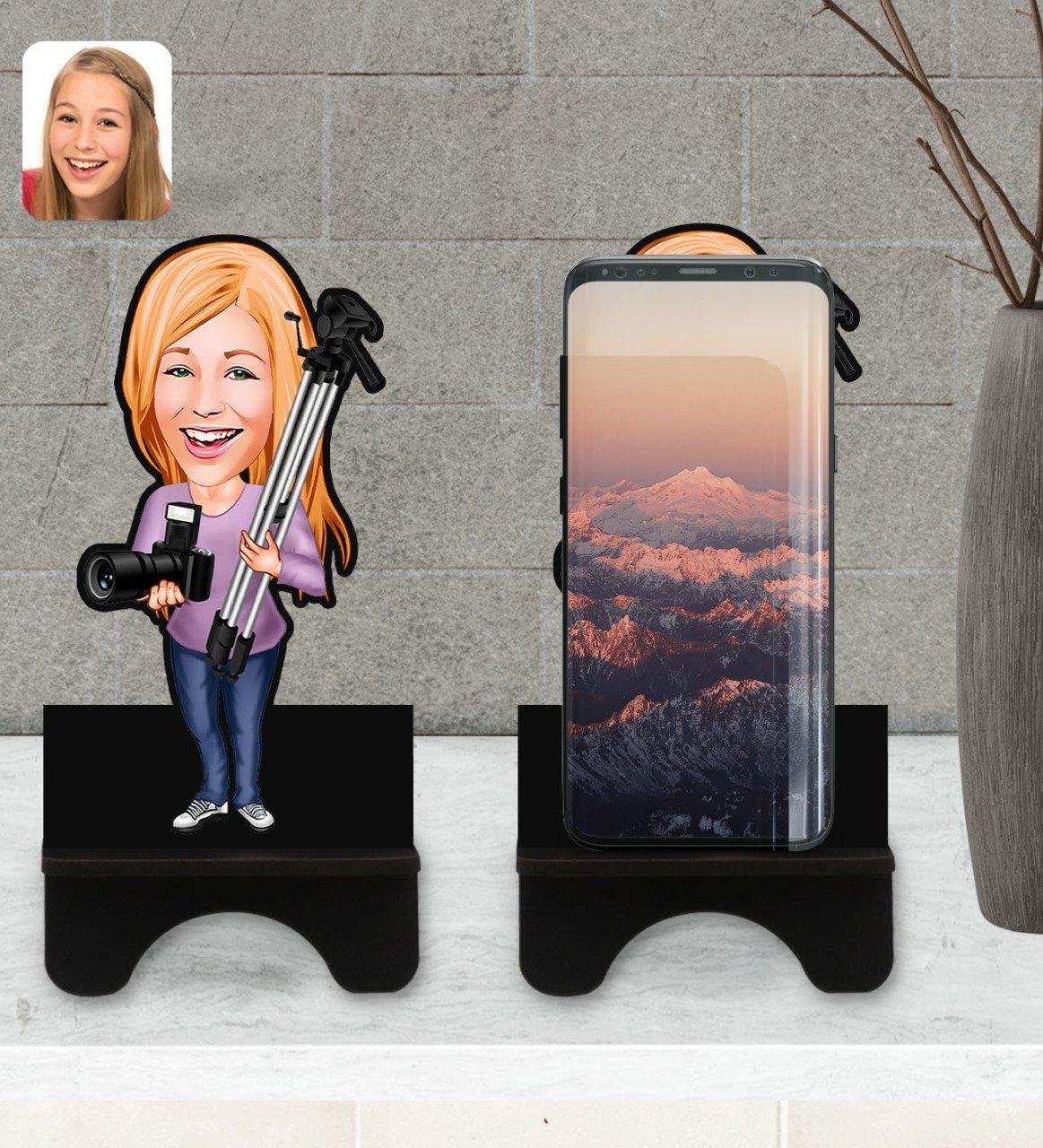 Kişiye Özel Kadın Fotoğrafçı Karikatürlü Ahşap Biblo Telefon Standı-1