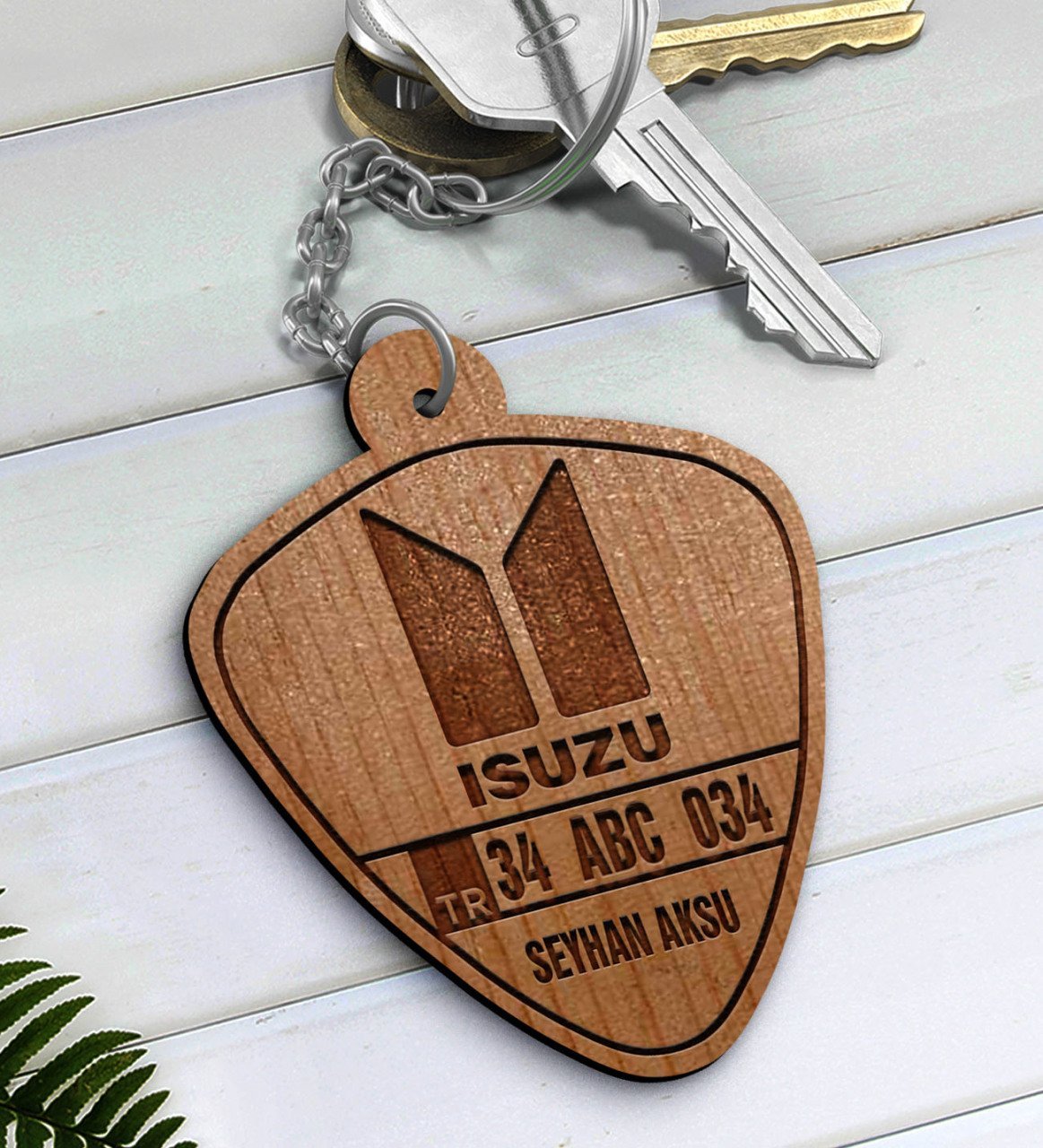 Kişiye Özel İsimli Plakalı Isuzu Ahşap Anahtarlık-2