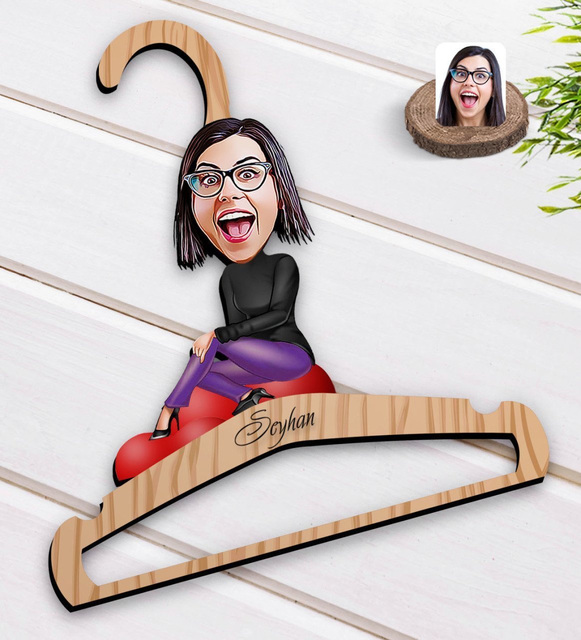 Kişiye Özel Kadın Karikatürlü Standart Boy Ahşap Elbise Askısı-2