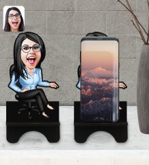 Kişiye Özel Kadın Patron Karikatürlü Ahşap Biblo Telefon Standı-5