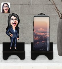Kişiye Özel Kadın Patron Karikatürlü Ahşap Biblo Telefon Standı-4