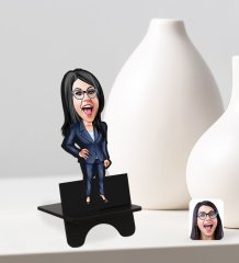 Kişiye Özel Kadın Patron Karikatürlü Ahşap Biblo Telefon Standı-4