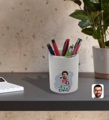 BK Gift Kişiye Özel Erkek Karikatürlü Beyaz Akrilik Kalemlik - Model 2