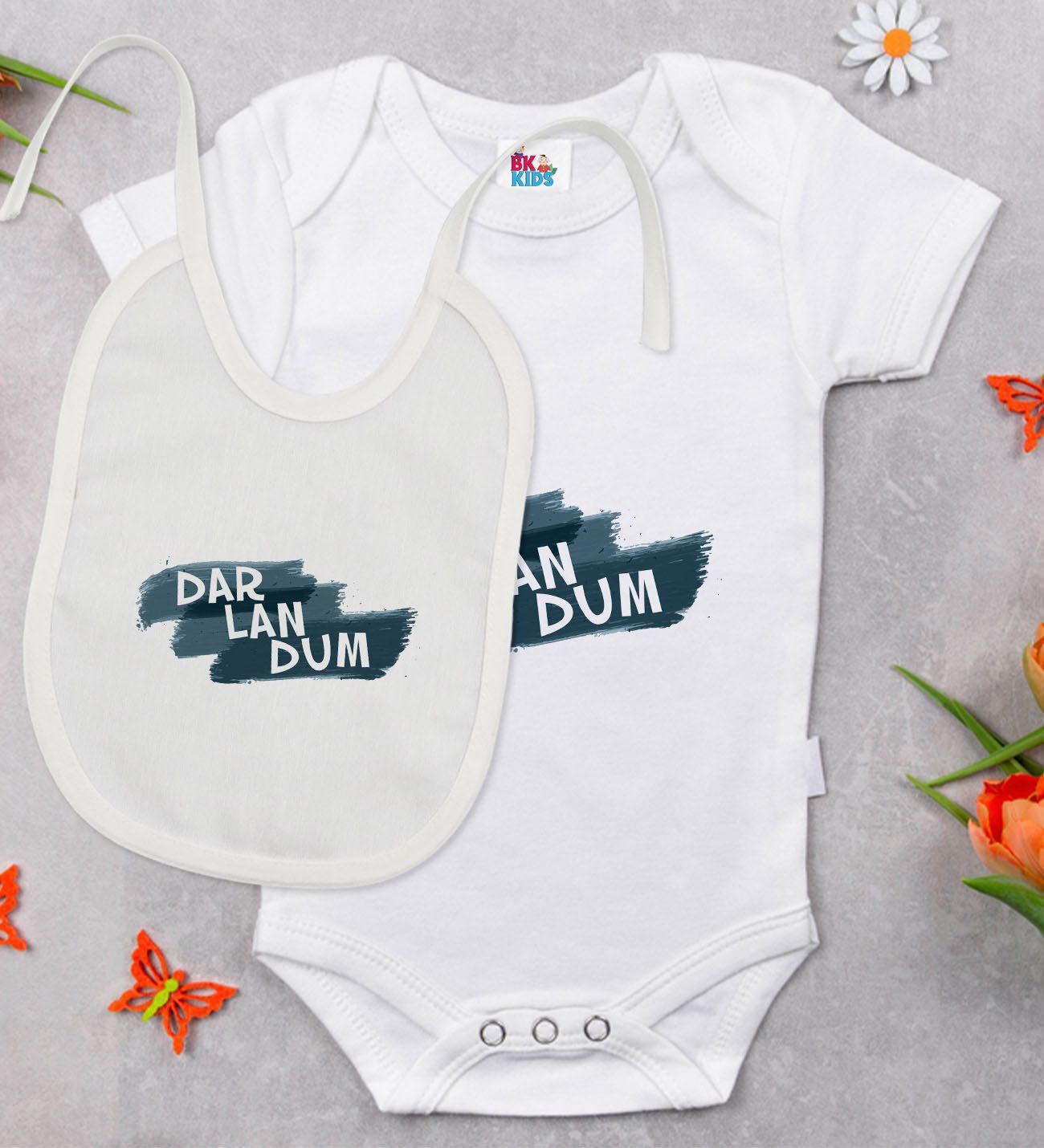 BK Kids Darlandum Tasarımlı Beyaz Bebek Body Zıbın ve Mama Önlüğü Hediye Seti-1