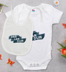 BK Kids Darlandum Tasarımlı Beyaz Bebek Body Zıbın ve Mama Önlüğü Hediye Seti-1