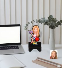 Kişiye Özel Kadın Öğrenci Karikatürlü Ahşap Biblo Telefon Standı-1