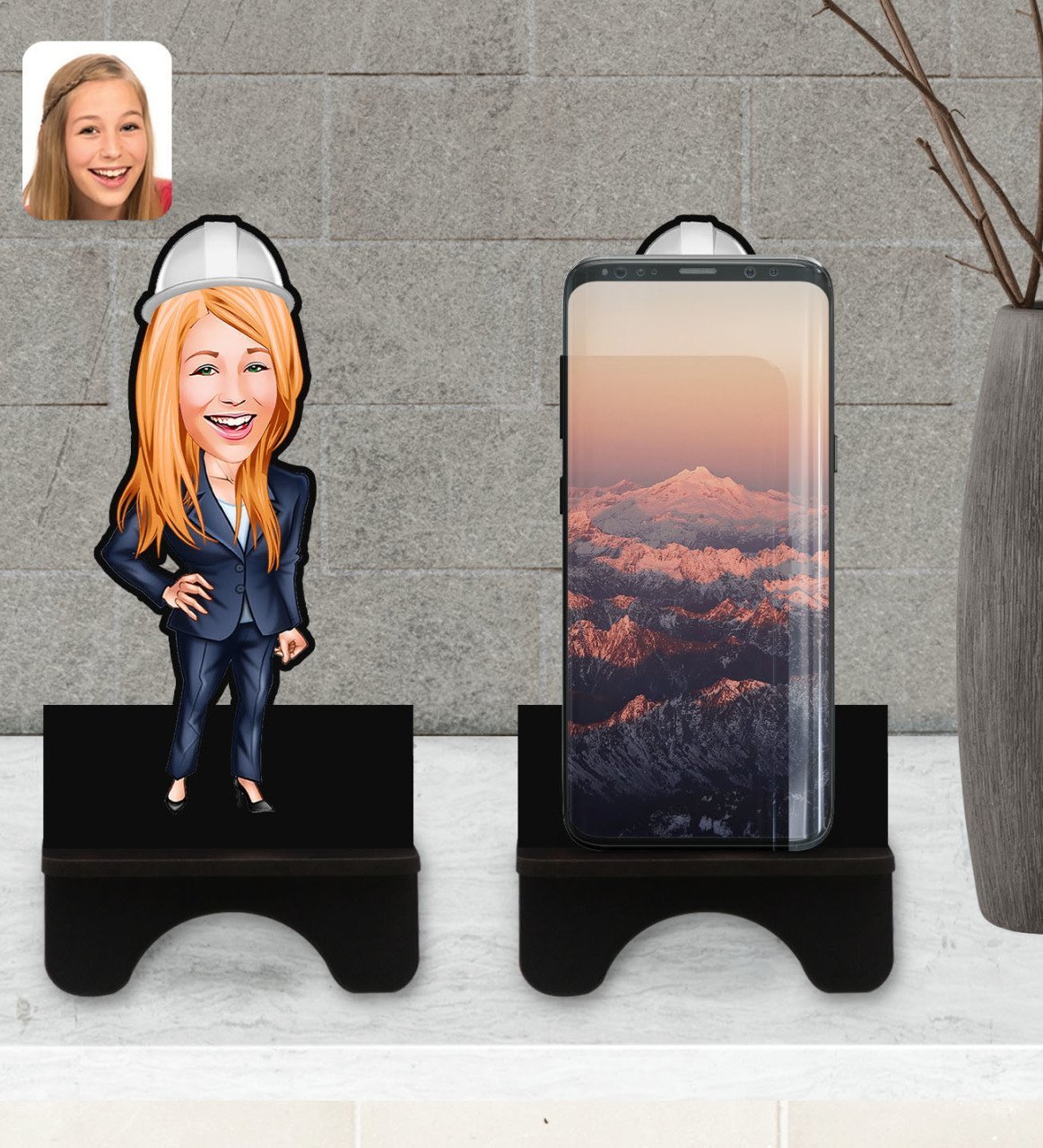 Kişiye Özel Kadın Mühendis Karikatürlü Ahşap Biblo Telefon Standı-1
