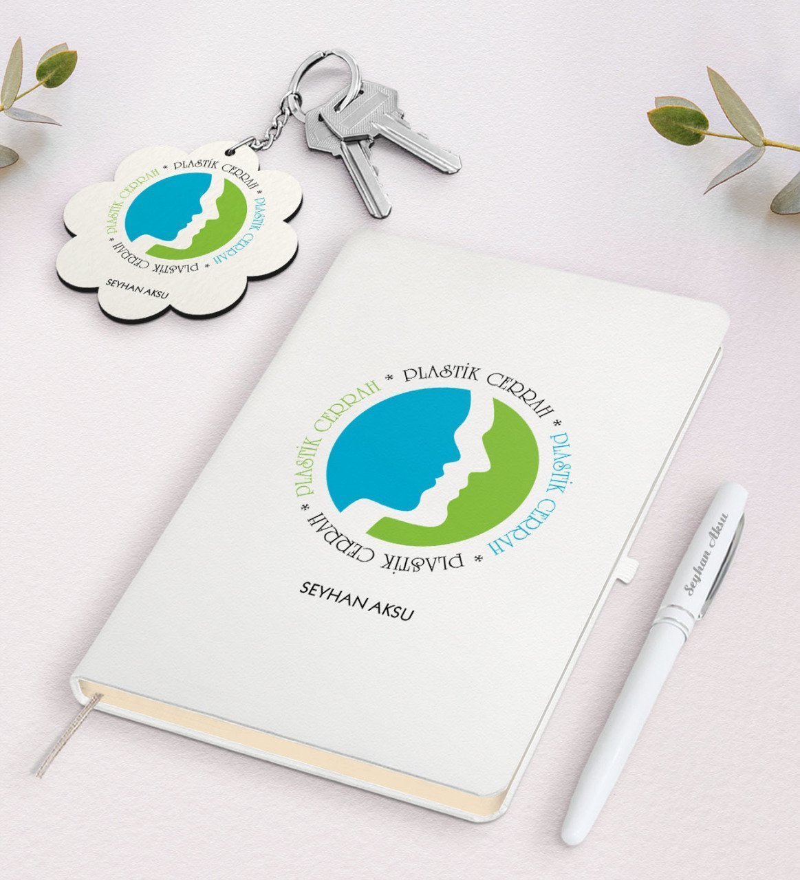 Kişiye Özel Plastik Cerrah Beyaz Defter Kalem ve Anahtarlık Hediye Seti