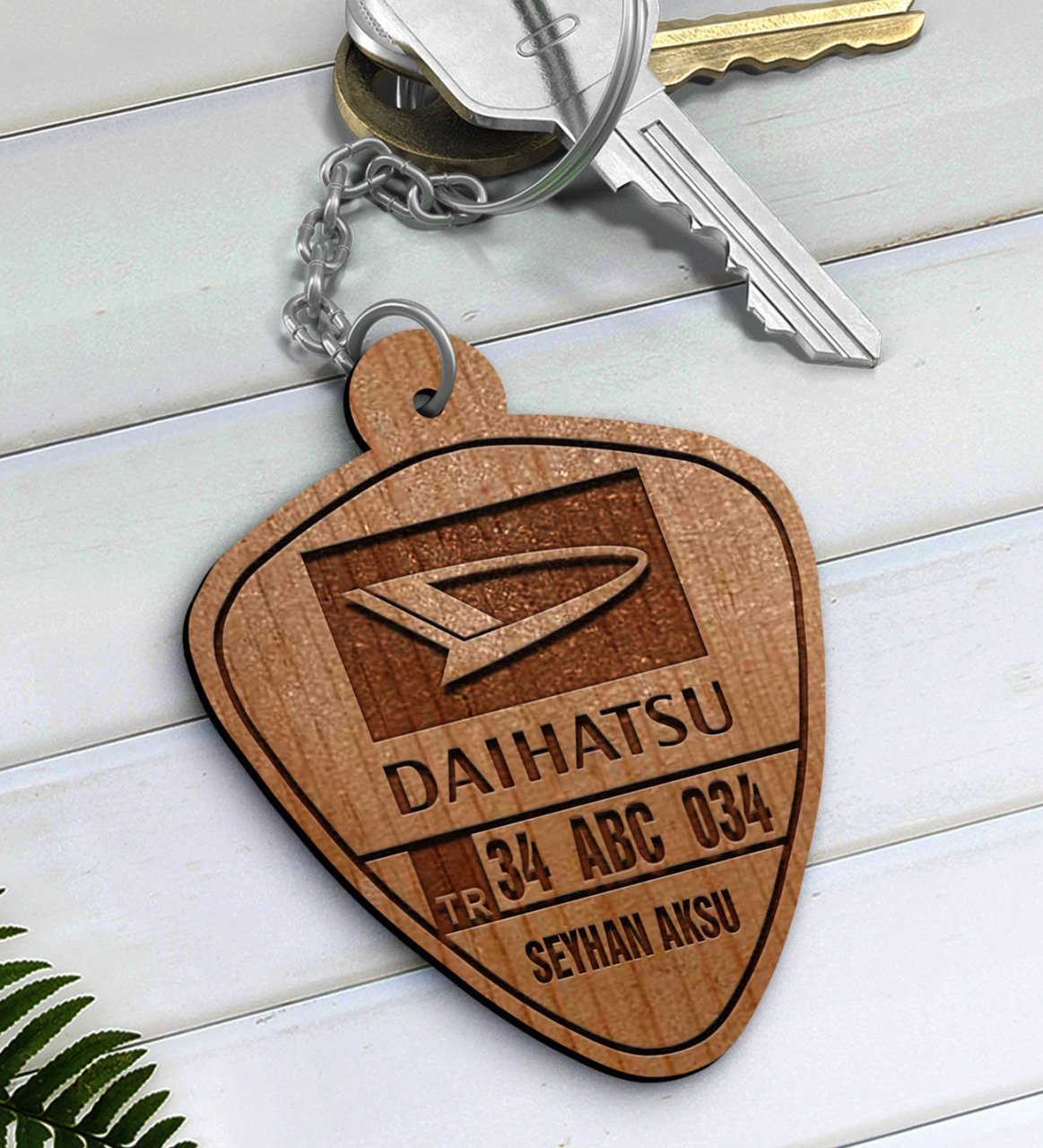 Kişiye Özel İsimli Plakalı Daihatsu Ahşap Anahtarlık-1