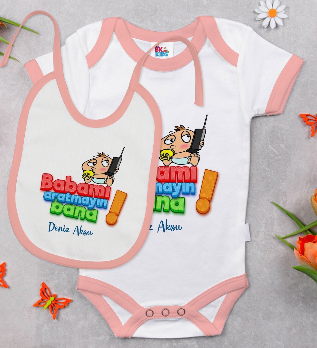 BK Kids Kişiye Özel Babamı Aratmayın Bana Tasarımlı Pembe Bebek Body Zıbın ve Mama Önlüğü Hediye Seti