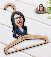 Kişiye Özel Kadın Patron Karikatürlü Standart Boy Ahşap Elbise Askısı-4
