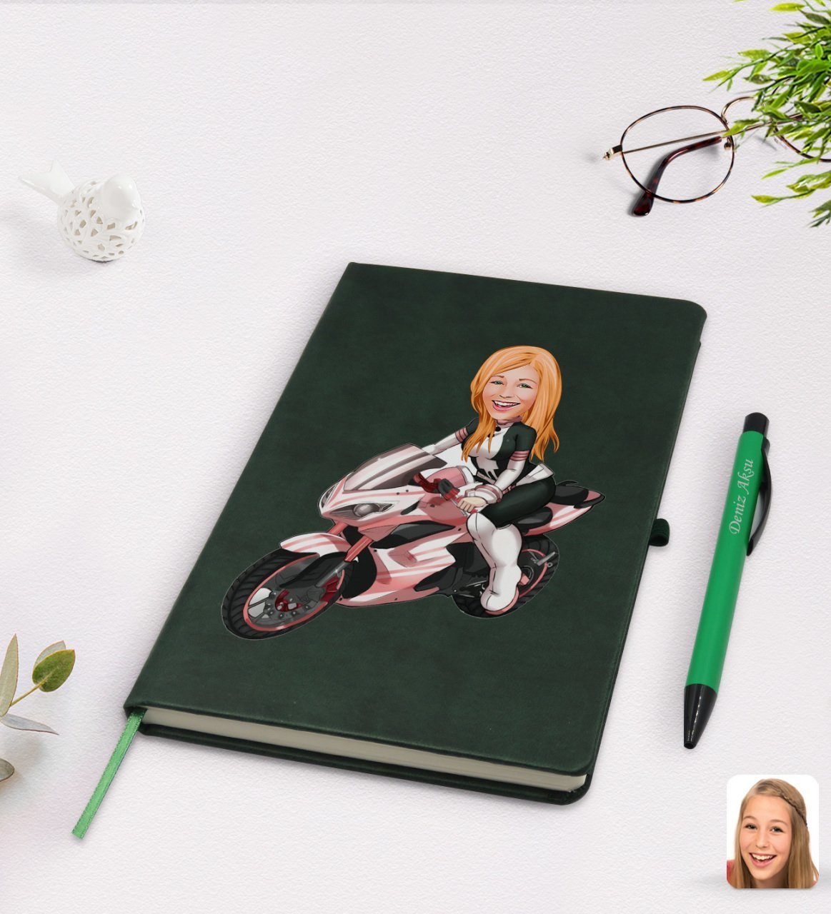 Kişiye Özel Kadın Motorcu Karikatürlü Yeşil Termo Deri Defter Kalem Seti Model 2