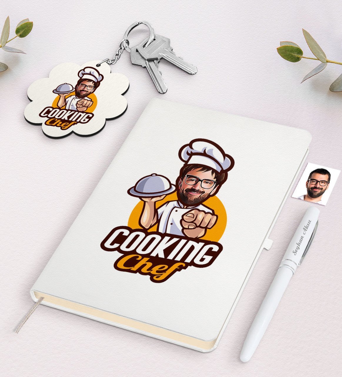 Kişiye Özel Erkek Chef Karikatürlü Beyaz Defter Kalem ve Anahtarlık Hediye Seti-15