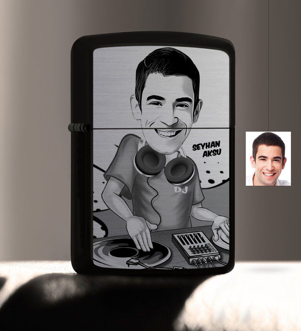 Kişiye Özel Bay DJ Karikatürlü Benzinli Siyah Metal Çakmak - 1
