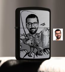 Kişiye Özel Bay Balıkçı Karikatürlü Benzinli Siyah Metal Çakmak - 1
