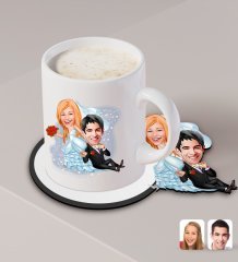 Kişiye Özel Evleniyoruz Karikatürlü Beyaz Kupa ve Ahşap Bardak Altlığı Hediye Seti-2